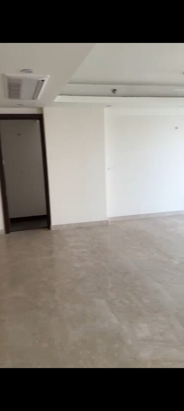 Room in 4 BHK Apartment at ATS Triumph, Sector 104 – for Rent