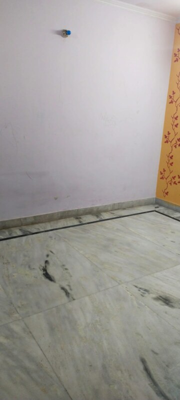 Room in 3.5 BHK Builder Floor at Govindpuri – for Rent