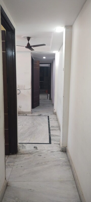 Building Lobby in 3.5 BHK Builder Floor at Govindpuri – for Rent