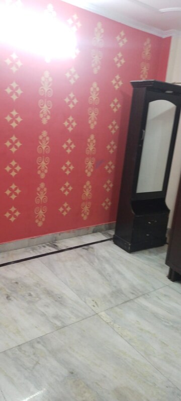 Room in 3.5 BHK Builder Floor at Govindpuri – for Rent