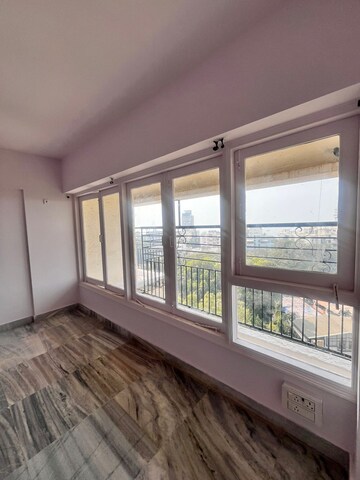 Room in 2 BHK Apartment at Andheri West – for Rent