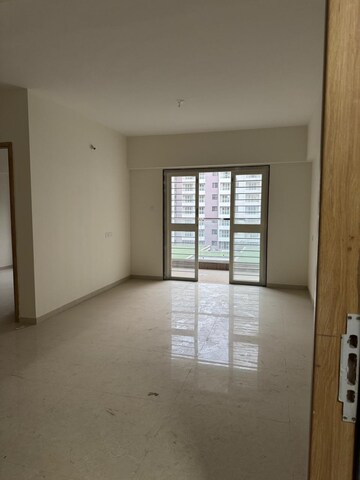 Room in 3 BHK Apartment at Kohinoor Viva City, Dhanori – for Rent