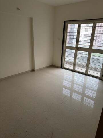 Room in 3 BHK Apartment at Kohinoor Viva City, Dhanori – for Rent
