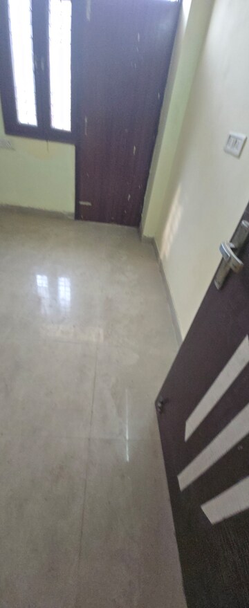 Furnished Amenities in 3 BHK Builder Floor at Maya Homes, Indrapuram – for Rent