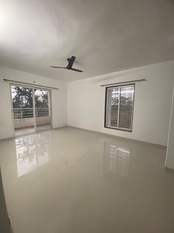 Room in 2 BHK Apartment at Lohia Unicus C Wing, Bavdhan – for Rent