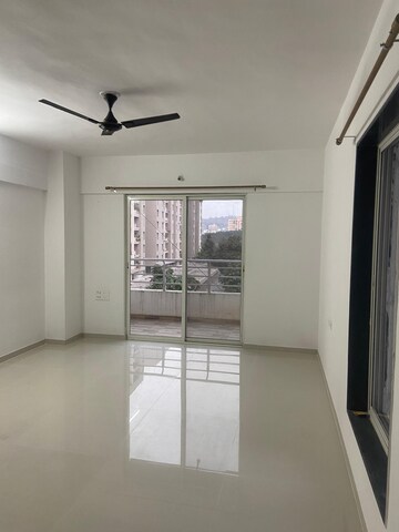 Room in 2 BHK Apartment at Lohia Unicus C Wing, Bavdhan – for Rent