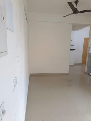 Room in 2 BHK Apartment at Chandigarh Road – for Rent