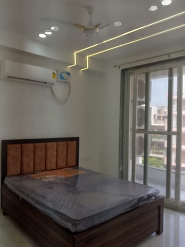 Room in 3 BHK Builder Floor at Sushant Lok 2, Sector 57 – for Rent