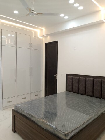 Building Lobby in 3 BHK Builder Floor at Sushant Lok 2, Sector 57 – for Rent