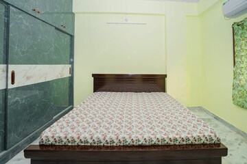 Room in 3 BHK Apartment at Manikonda – for Rent