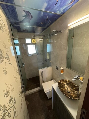 Master Bedroom in 2 BHK Apartment at Deep Tower, Andheri West – for Rent
