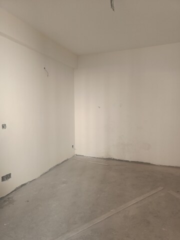 Room in 3 BHK Apartment at Sikka Karmic Greens, Sector 78 – for Sale