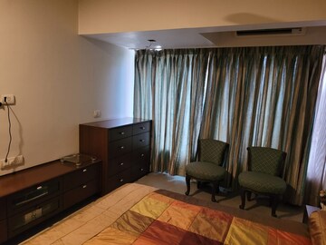 Bedroom in 3 BHK Apartment at Andheri West – for Rent
