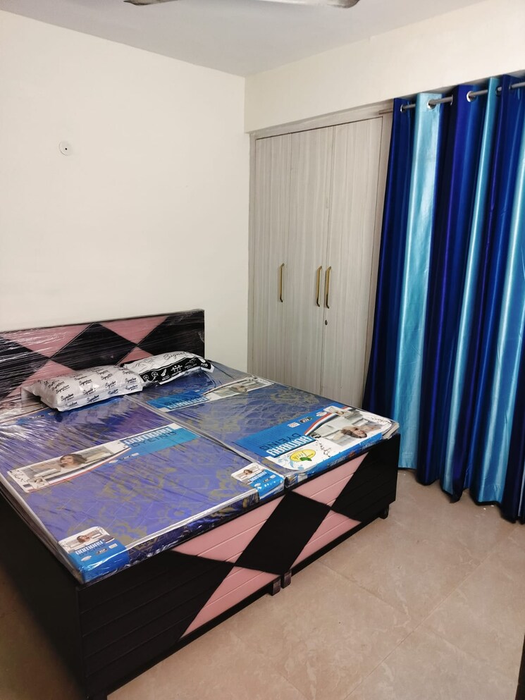 Bedroom, aditya-celebrity-homes 1 Bedroom 550 Sq.Ft. Apartment In Sector 76 Noida 8114984