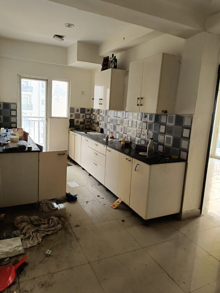 Kitchen, sikka-karmic-greens 3 Bedroom 1910 Sq.Ft. Apartment In Sector 78 Noida 8115010