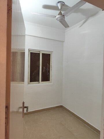 Room in 3.5 BHK Apartment at Gardenia Gateway, Sector 75 – for Rent