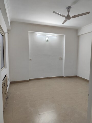 Room in 3.5 BHK Apartment at Gardenia Gateway, Sector 75 – for Rent