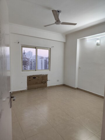 Room in 3.5 BHK Apartment at Gardenia Gateway, Sector 75 – for Rent