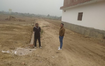 Plot For Sale in Dharhariya