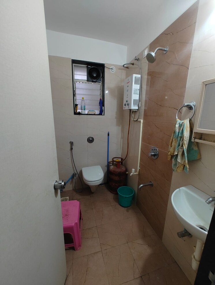 Bathroom, lotus-aman 2 Bedroom 1100 Sq.Ft. Apartment In Kothrud Pune 8115093
