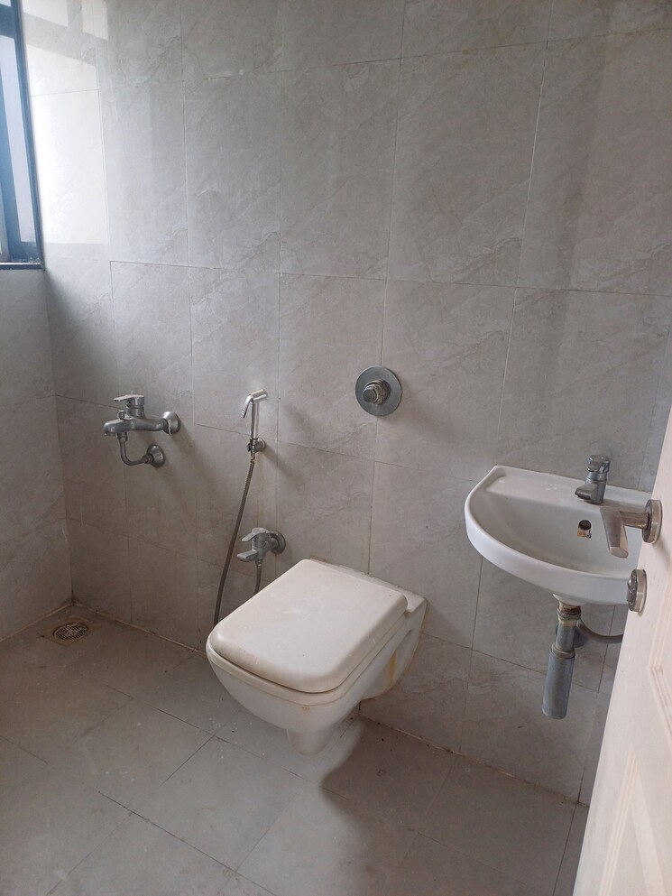 Bathroom, puranik-city 1 Bedroom 447 Sq.Ft. Apartment In Kasarvadavali Thane 8115120