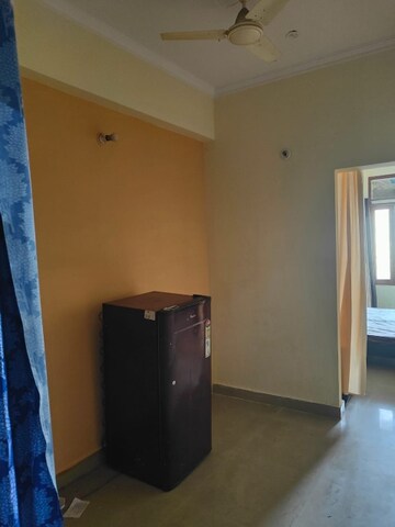 Room in 1.5 BHK Apartment at Polaars Royal Enclave, Gomti Nagar – for Rent