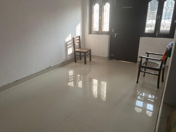 Room in 2 BHK Independent House at Gomti Nagar – for Rent