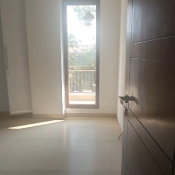 Room in 3 BHK Builder Floor at Nehru Enclave – for Rent