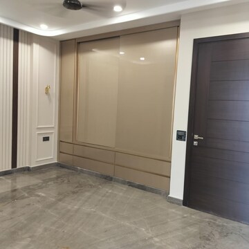 Room in 3 BHK Builder Floor at Greater Kailash – for Rent