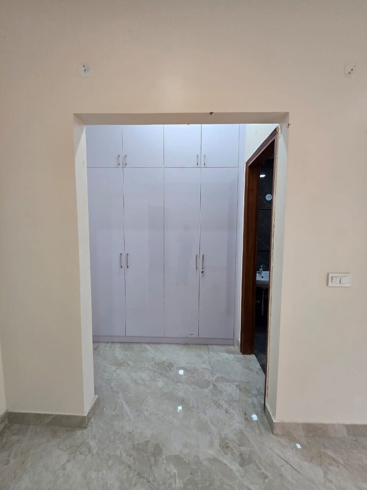 Room, sector 88 3 Bedroom 250 Sq.Yd. Builder Floor In Sector 88 Faridabad 8115231