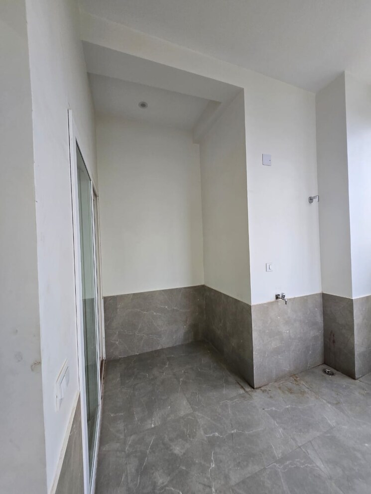 Bathroom, sector 88 3 Bedroom 250 Sq.Yd. Builder Floor In Sector 88 Faridabad 8115231