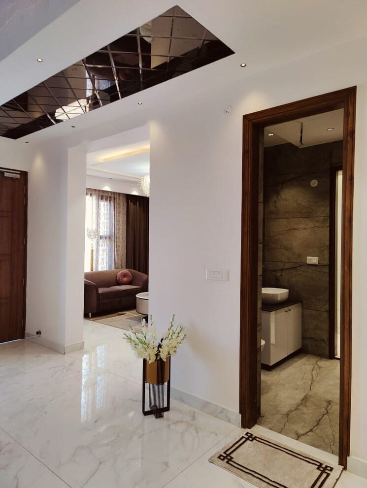 Room, shri-northview-avenue 3 Bedroom 125 Sq.Yd. Villa In Dyalpur Zirakpur 8115284