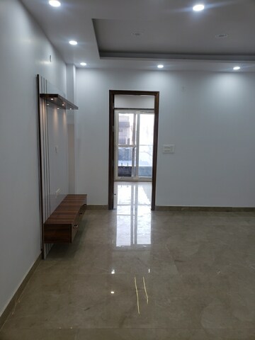 Room in 3 BHK Builder Floor at Janakpuri – for Rent
