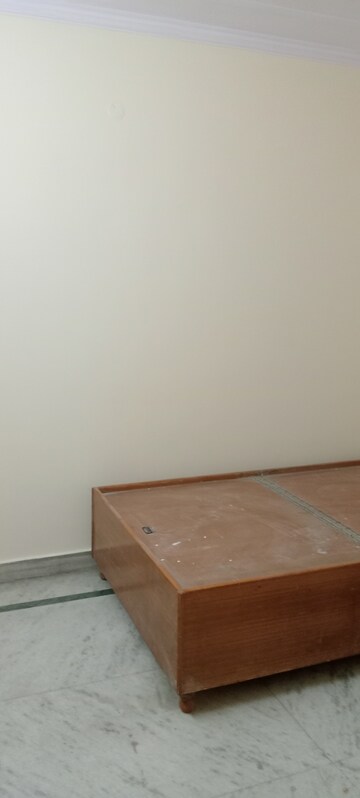 Room in 2 BHK Builder Floor at Govindpuri – for Rent