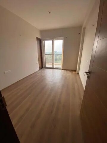 Room in 5 BHK Independent House at Omaxe Lake, North Mullanpur – for Rent