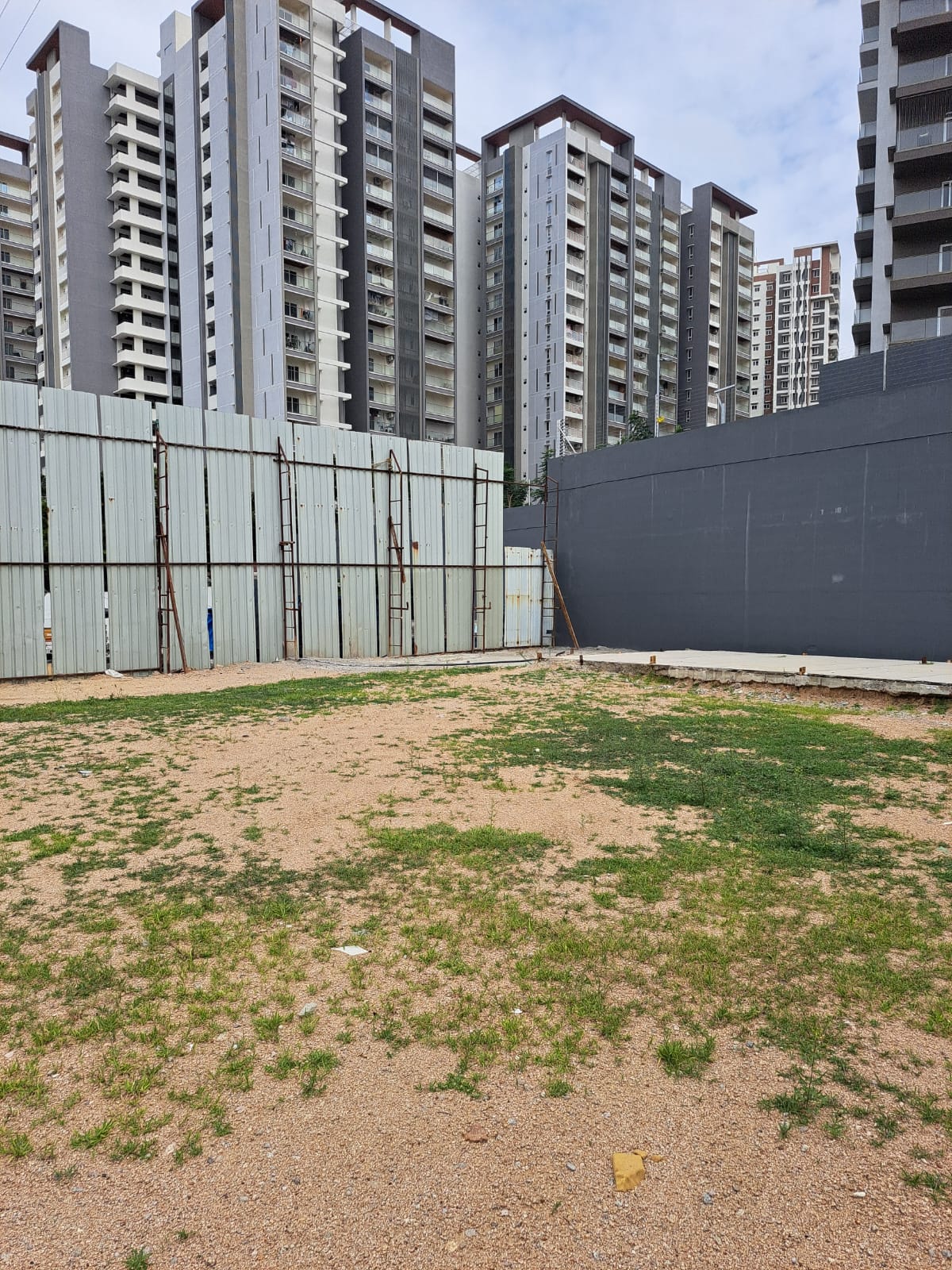 Plot For Sale in R R R Kyathi Nivas 