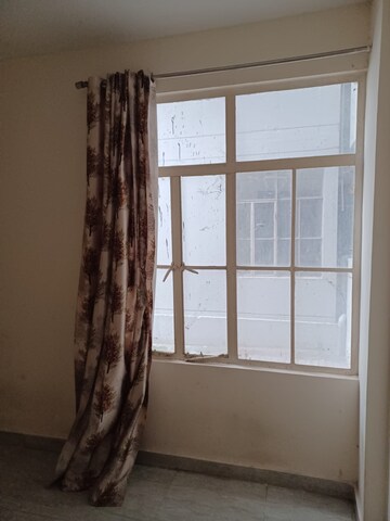 Room in 2 BHK Apartment at Tata Eureka Park, Sector 150 – for Rent