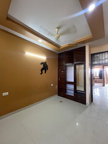Room in 4 BHK Apartment at RM Heights Mansarovar, Mansarovar – for Rent