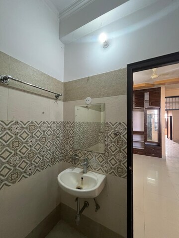 Bathroom in 4 BHK Apartment at RM Heights Mansarovar, Mansarovar – for Rent