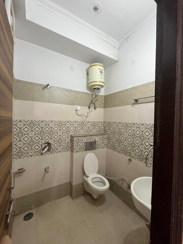 Bathroom in 4 BHK Apartment at RM Heights Mansarovar, Mansarovar – for Rent