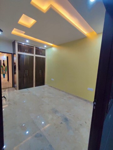 Room in 4 BHK Apartment at UDB Indus, Mansarovar – for Rent