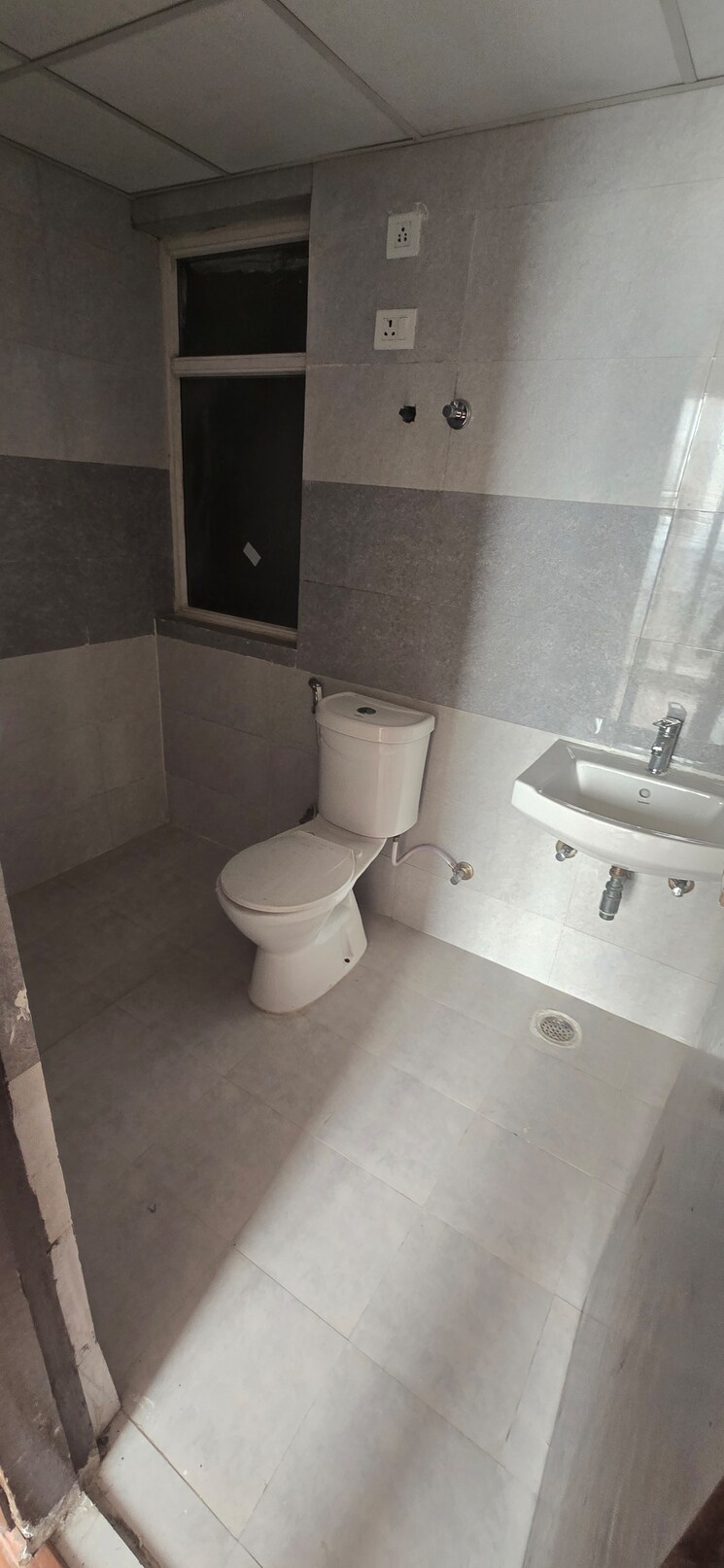 Bathroom, amrapali-leisure-park 2.5 Bedroom 955 Sq.Ft. Apartment In Amrapali Leisure Valley Greater Noida 8115536