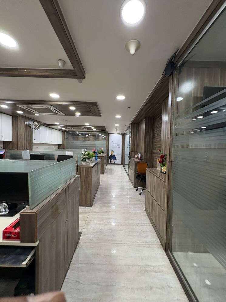  Parking, 215-atrium Commercial Office Space 3733 Sq.Ft. In Andheri East Mumbai 8115550