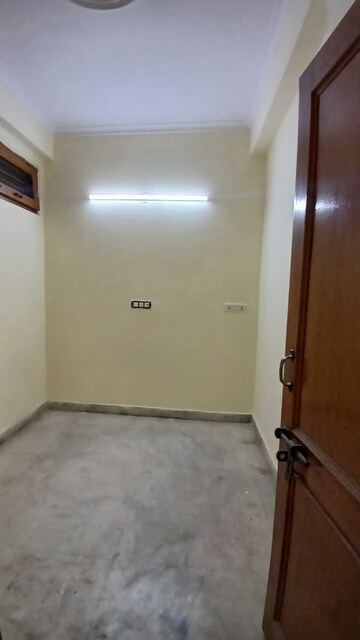 Room in 6+ BHK Villa at Sector 48 – for Rent