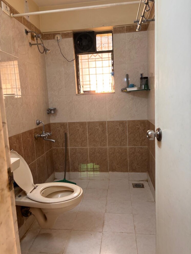 Bathroom, lunkad-goldcoast 3 Bedroom 1600 Sq.Ft. Apartment In Viman Nagar Pune 8115564