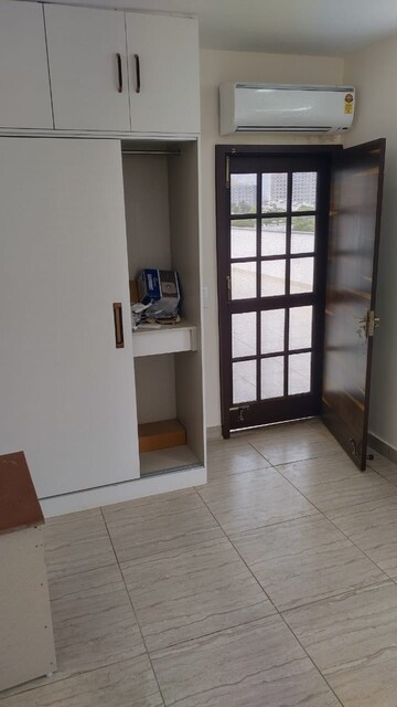 Room in 3 BHK Builder Floor at Unitech Residency Greens, Sector 46 – for Rent