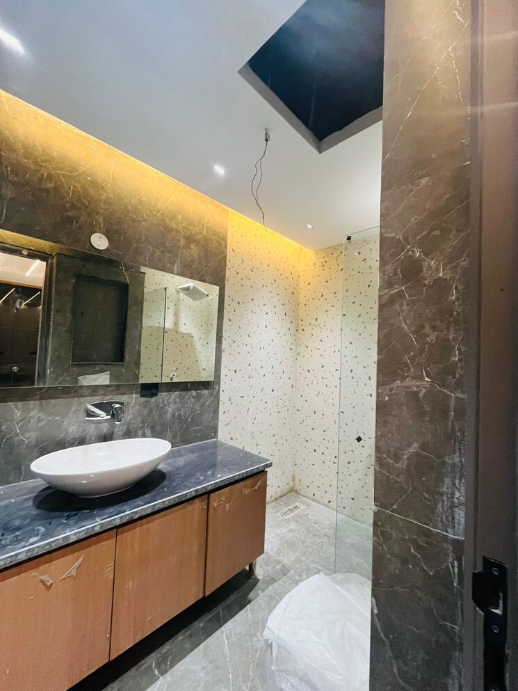 Attached Bathroom, sector 42 4 Bedroom 4050 Sq.Ft. Builder Floor In Sector 42 Faridabad 8115643