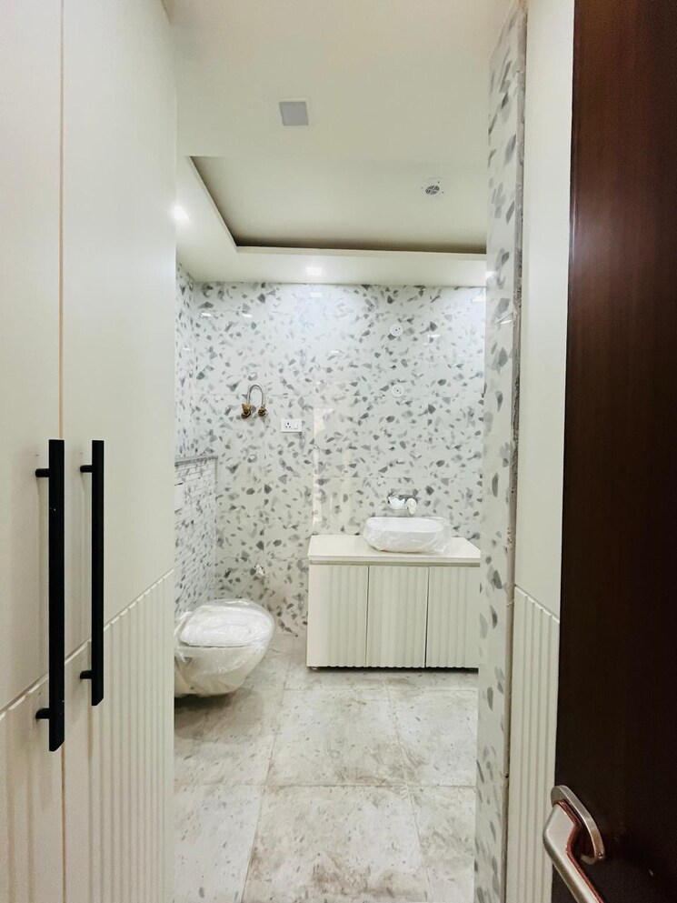 Bathroom, sector 28 4 Bedroom 3150 Sq.Ft. Builder Floor In Sector 28 Faridabad 8115650