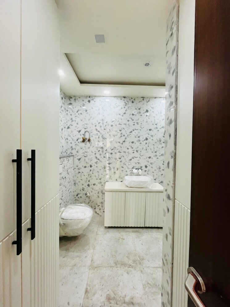 Attached Bathroom, sector 28 4 Bedroom 3150 Sq.Ft. Builder Floor In Sector 28 Faridabad 8115650