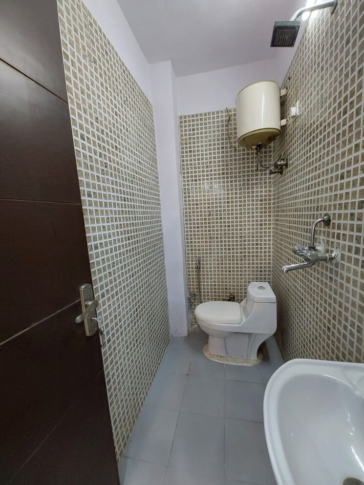Bathroom, panchsheel vihar 2 Bedroom 700 Sq.Ft. Builder Floor In Panchsheel Vihar Delhi 8115677